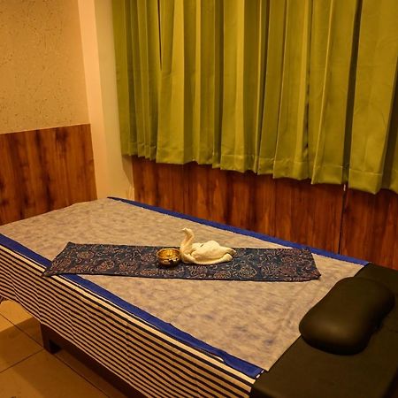 Emerald Clarks Inn Suites مَسّور المظهر الخارجي الصورة